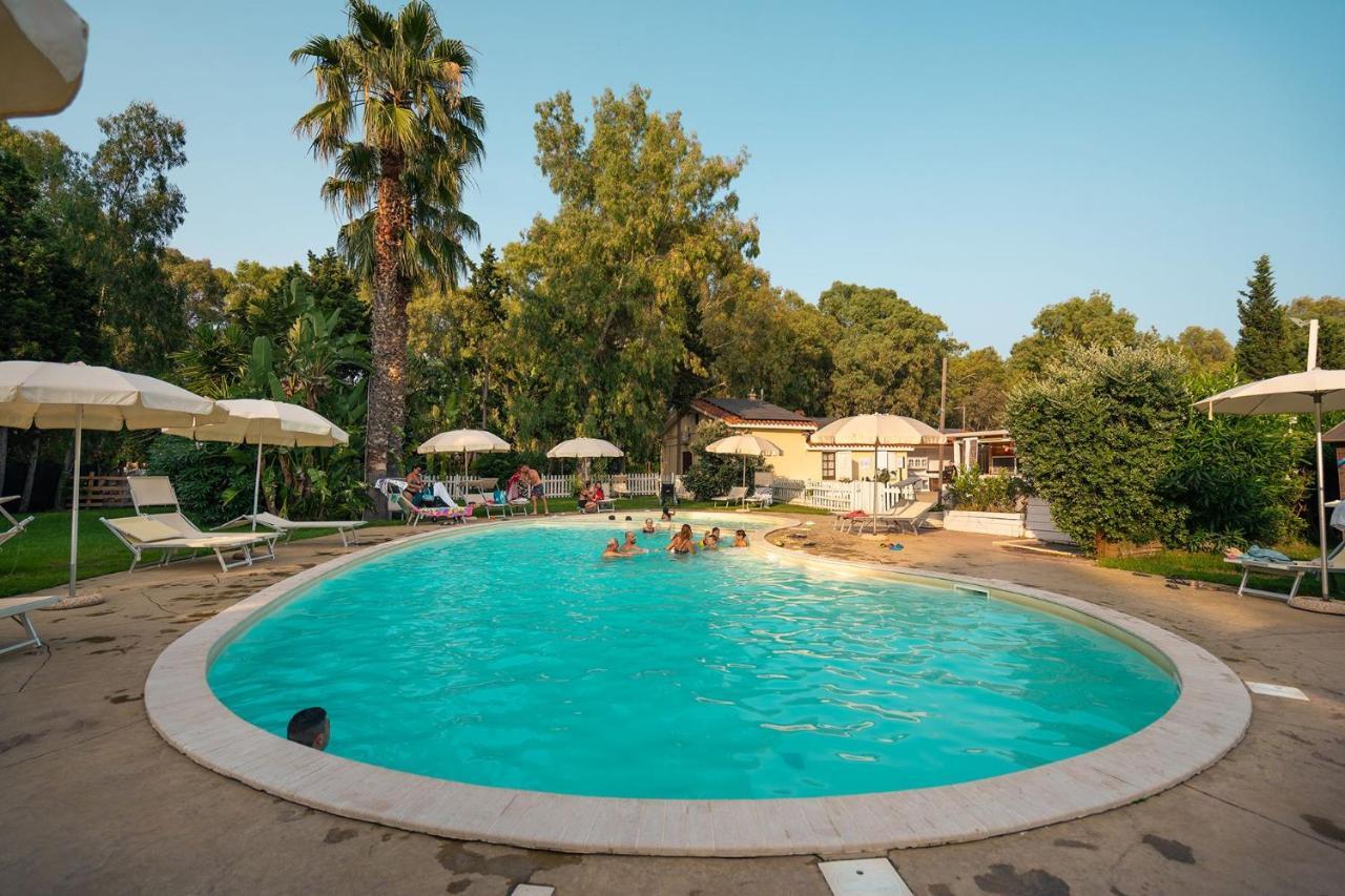 Hotel Kampaoh Flumendosa Santa Margherita di Pula Exterior foto